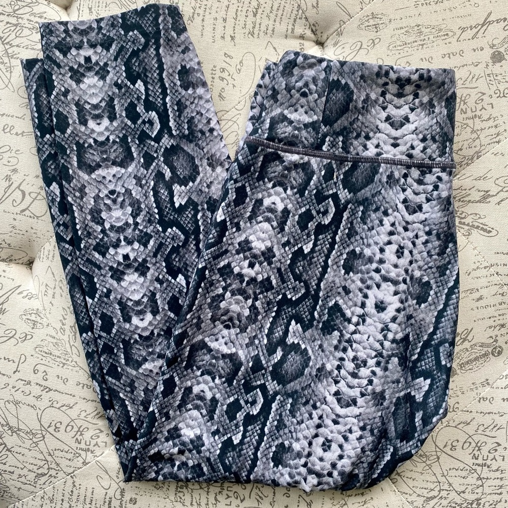 KIRA GRACE XS snakeskin capri. Great condition.